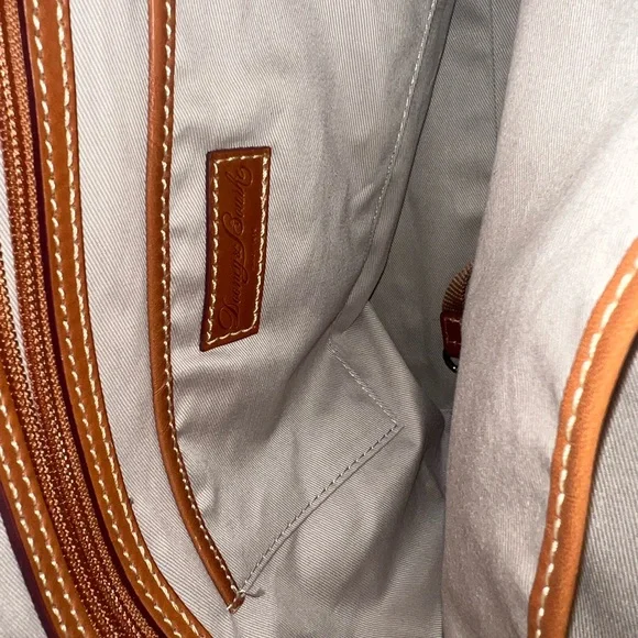 Dooney & Bourke UT Purse - Picture 4 of 5
